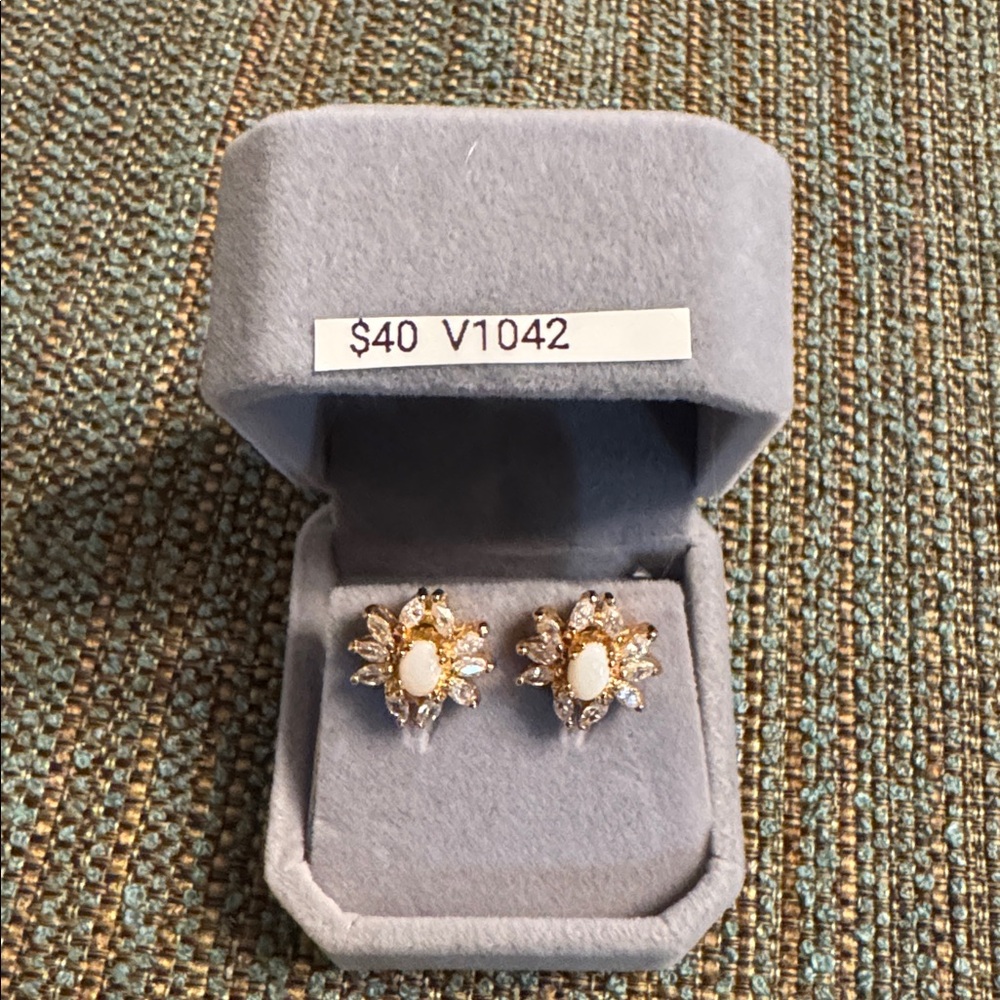 3097 Swarovski Crystal Elements Post Earrings - image 3